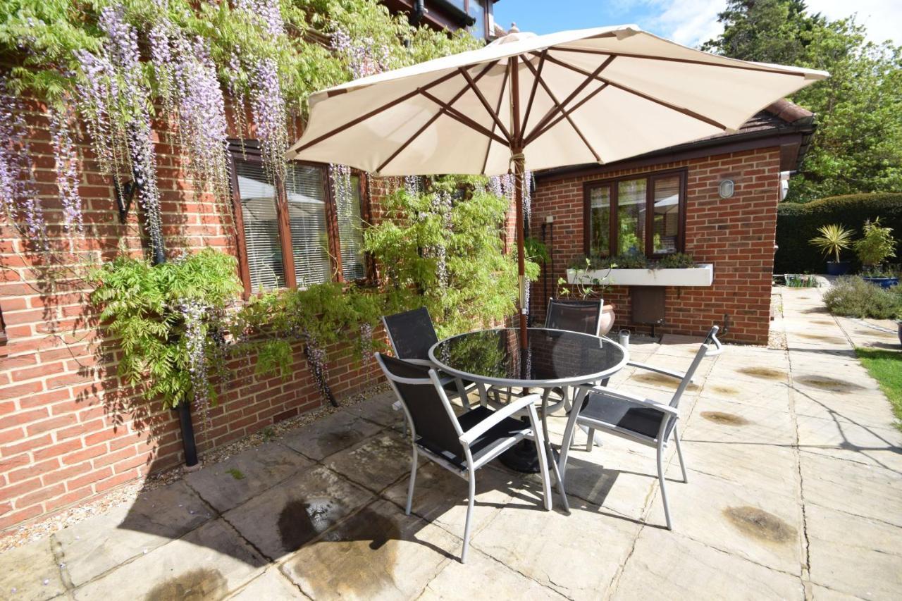 Wisteria Way, Tangmere Esterno foto